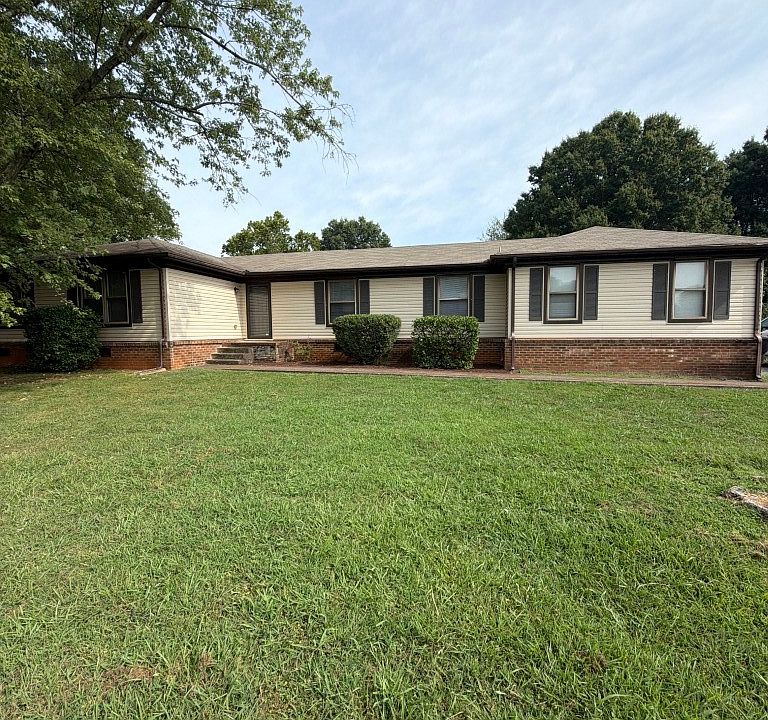 1st image of 2606 Racquet Club Dr