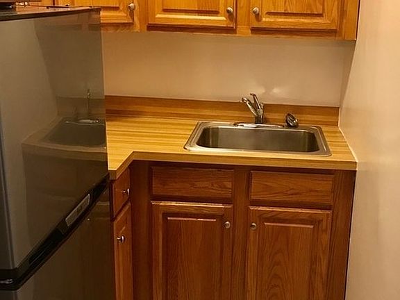 5th image of 141 E 33rd St APT 3H