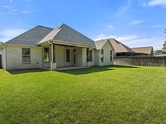 3rd image of 6814 Maple View Ln
