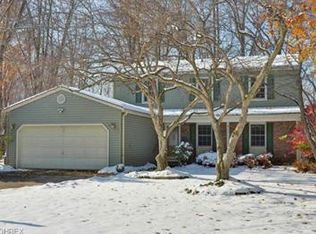 380 Bates Dr, Bay Village, OH