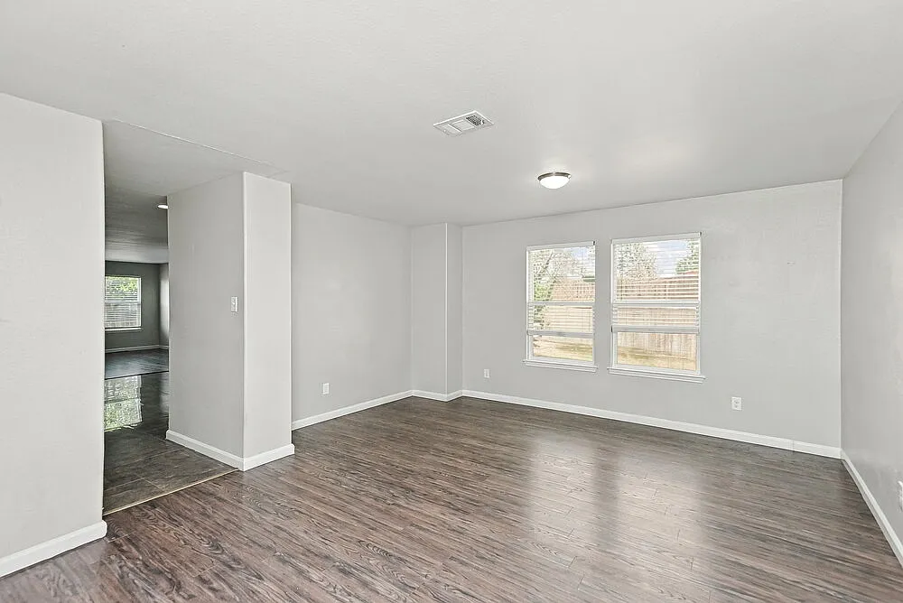 4 bed, 2.0 bath, 2105 sqft, $2,470 — Photo 4