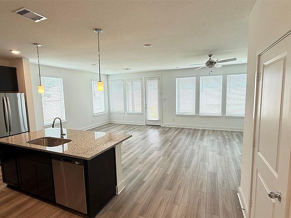 2nd image of 14482 Trumpet Ln