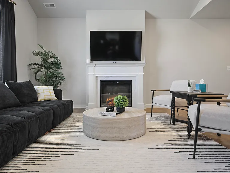 2335 N Traveller Dr — Photo 2