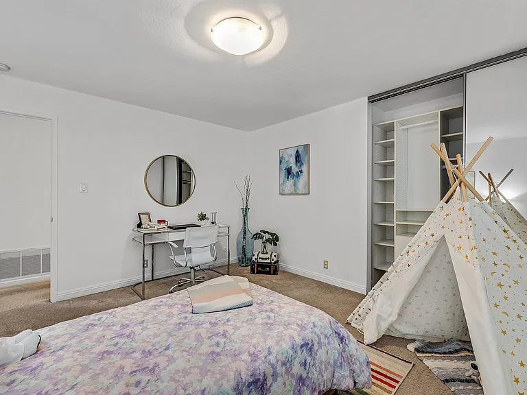 1120 Hollywood Ave #1 — Photo 19