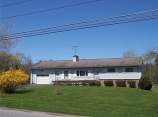 1575 Paddy Ln #V, Macedon, NY 14502
