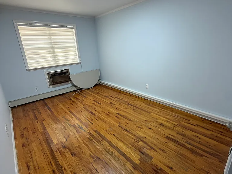 Bay 38 St — Photo 2