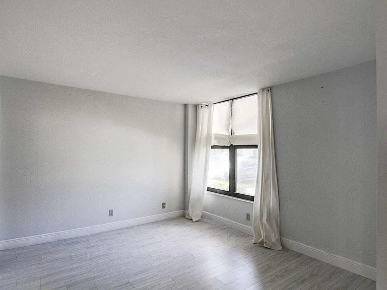 11 Royal Palm Way #1040 — Photo 13