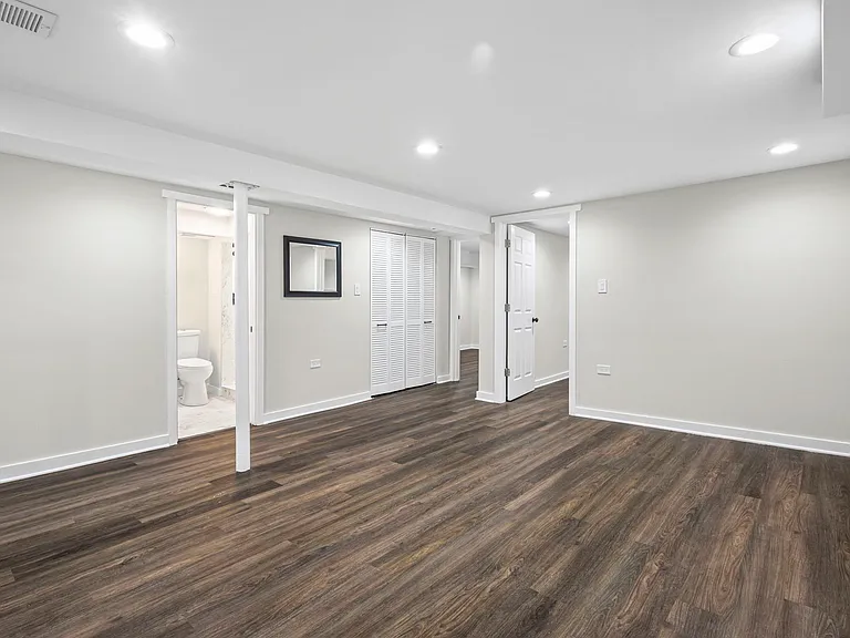1723 W 75th Pl — Photo 15
