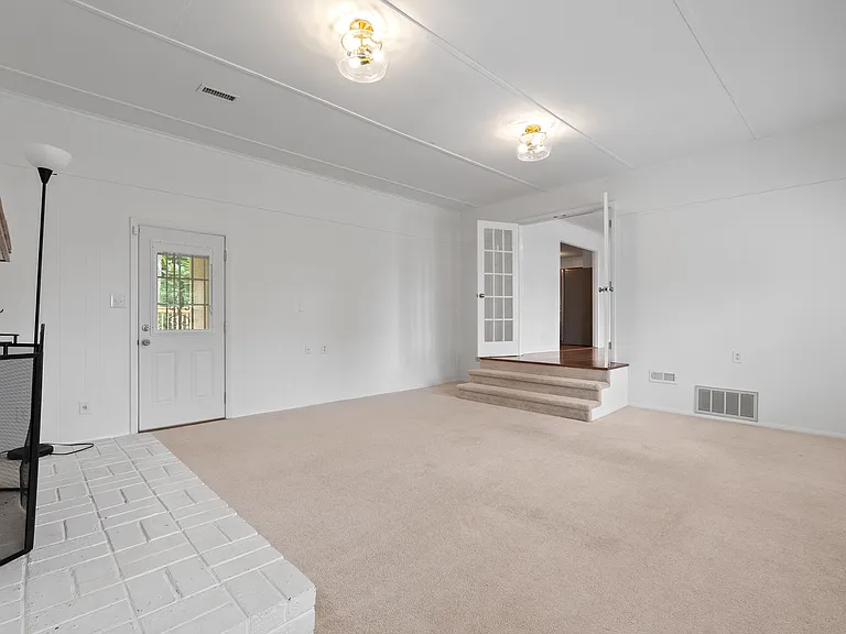 8045 Sabre Dr — Photo 8