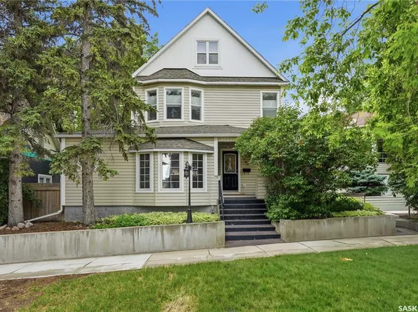 1054 Clifton AVENUE, Moose Jaw, SK S6H 3L2