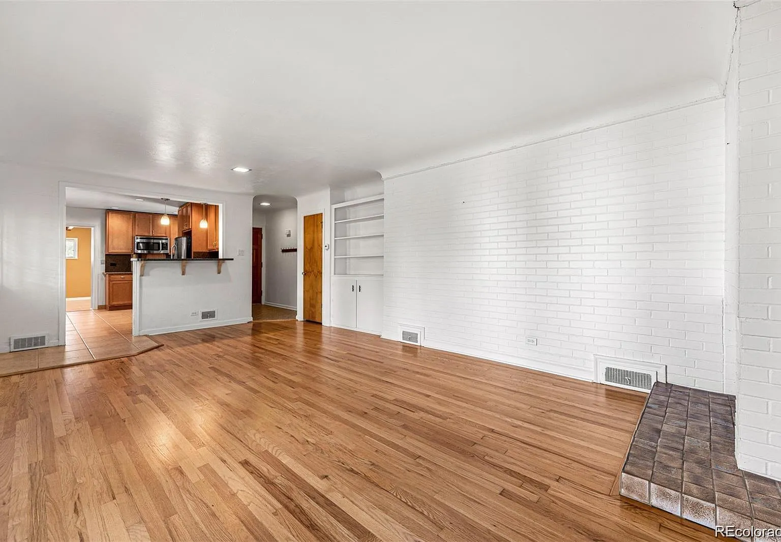3 bed, 1.0 bath, 1700 sqft, $2,800 — Photo 4