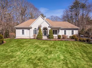 4 Forest Hill Ln, Cape Neddick, ME 03902