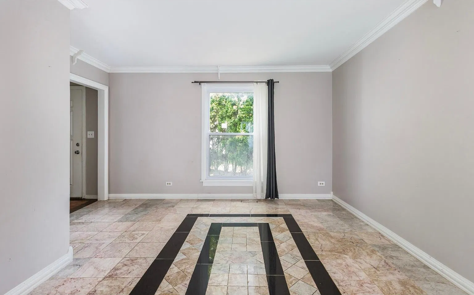 4 bed, 1776 sqft, $3,050 — Photo 2