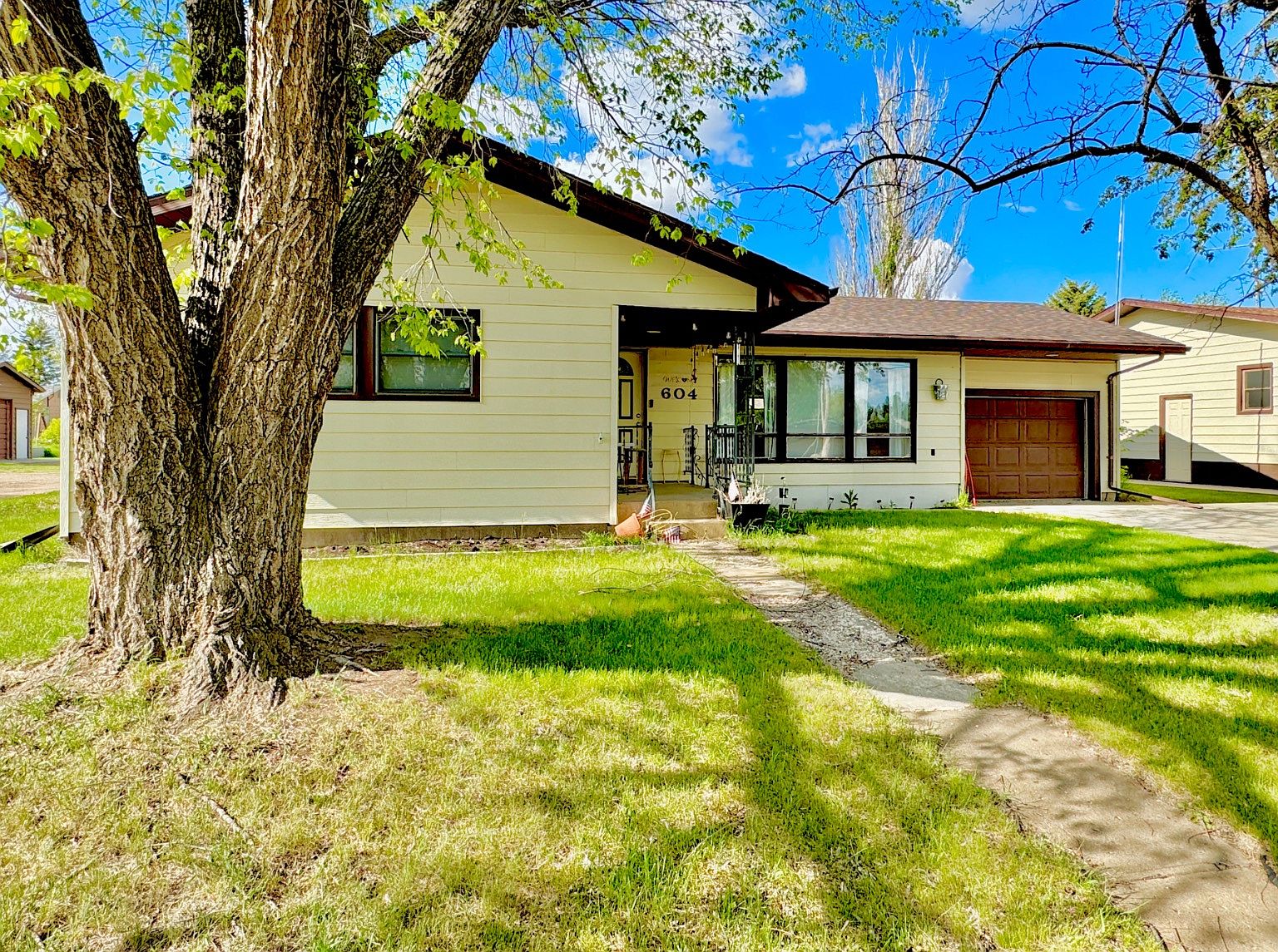 604 Divide St, Bowman, ND 58623 MLS 11183064 Zillow