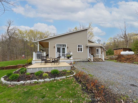 3rd image of 173 Castle Rock Ln