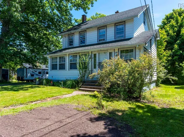 68 Connaught Ave, Middleton, NS B0S 1P0