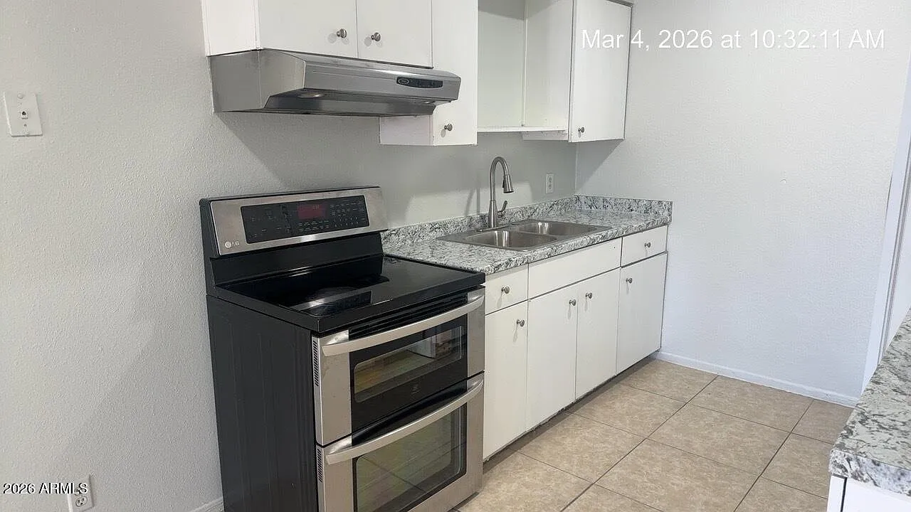 2 bed, 1.0 bath, 900 sqft, $1,125 — Photo 2