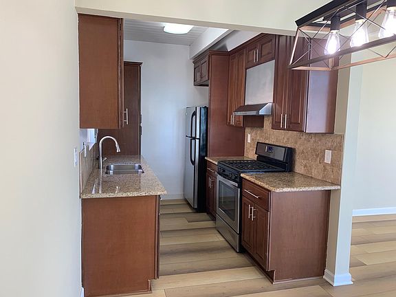 4th image of 3208 Highland Ave #C