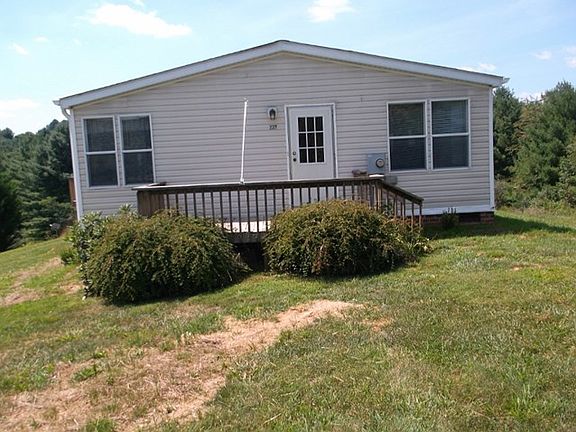 3rd image of 227 Grand Oaks Ln