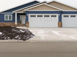 1141 Lilac Ln, Moorhead, MN 56560