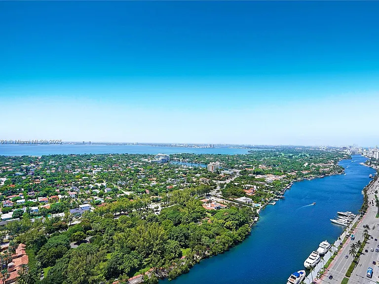 4401 Collins Ave #PH SOUTH — Photo 35