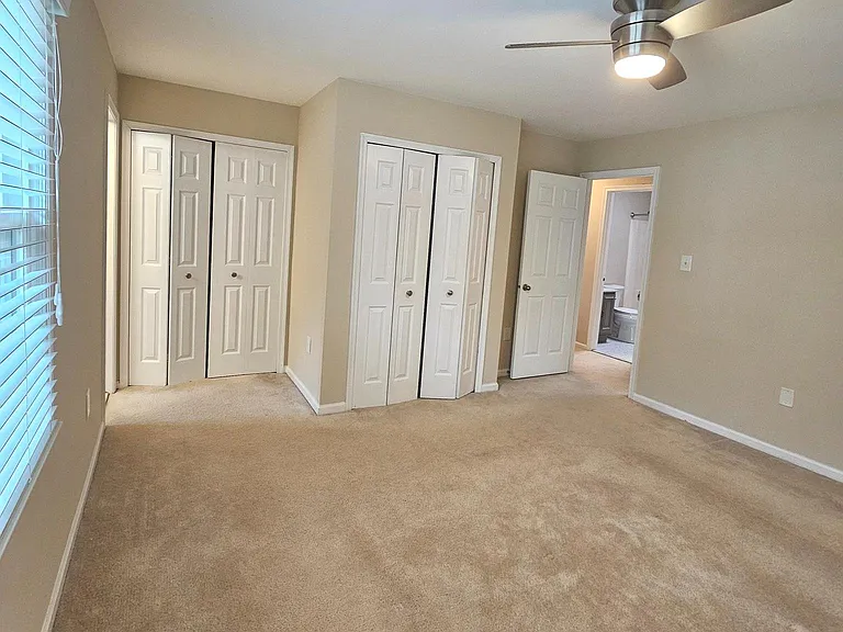 6413 Four Oaks Ln — Photo 20