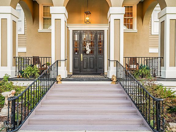 3rd image of 36 Avenue Of Oaks