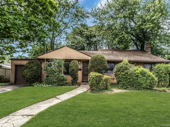828 N Fletcher Avenue, Valley Stream, NY 11580