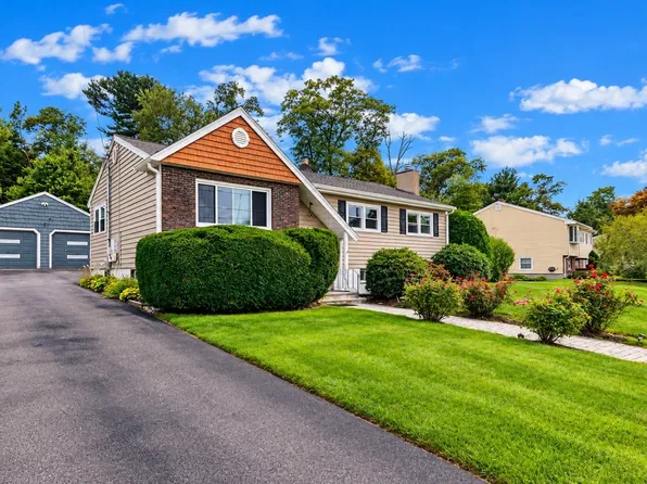 17 Acorn Dr, Randolph, MA 02368