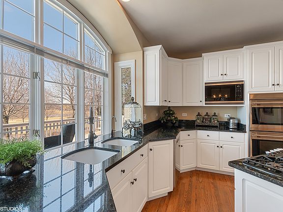 3rd image of 5N568 E Lakeview Cir