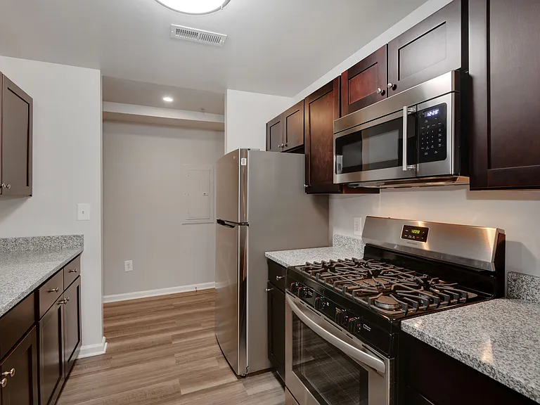 Queens Ridge Apartments — Photo 7