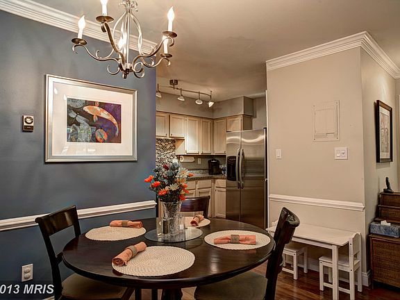 5th image of 3121 Patrick Henry Dr APT 325