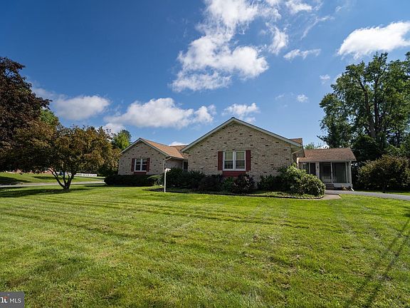 4th image of 632 Rowe Dr