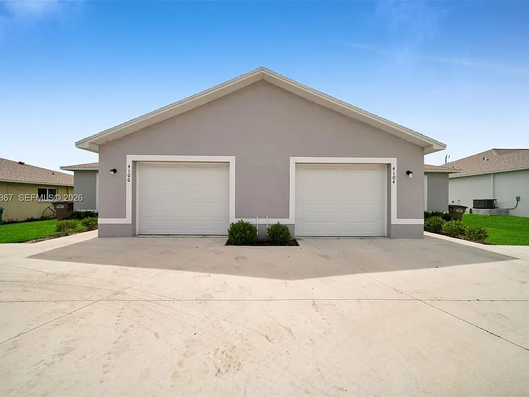 4106 SW 7th Pl — Photo 3
