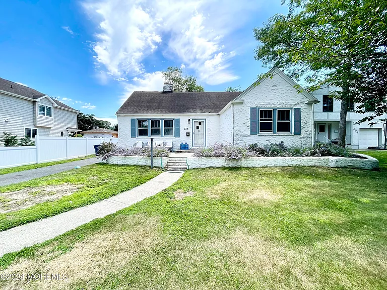 254 Lawrence Ave — Photo 1