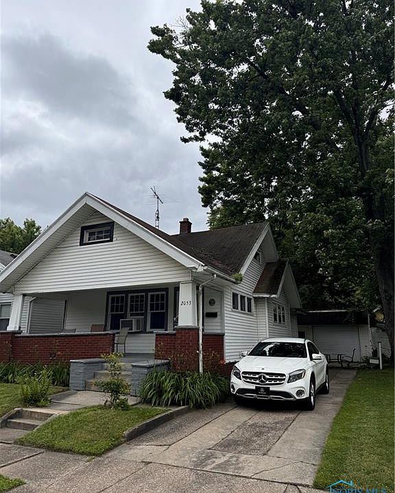 2nd image of 2053 Brussels St
