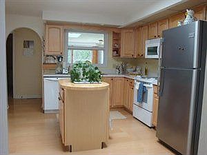 3rd image of 32 Old Orchard Ln