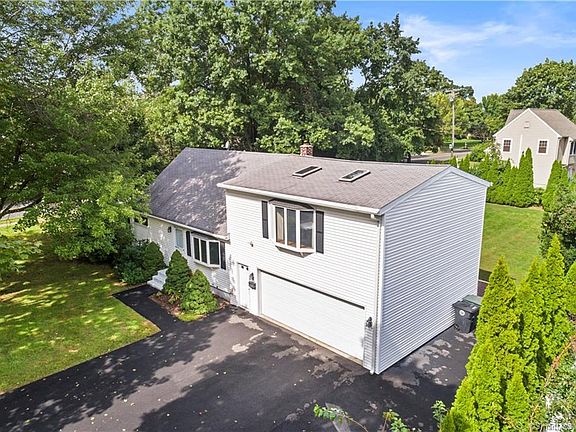 4th image of 69 Pullman Dr