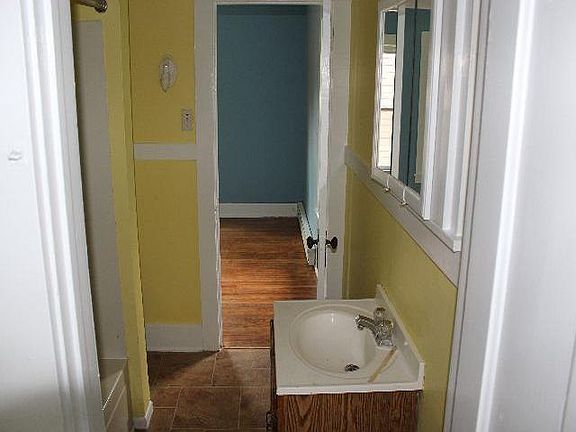 4th image of 57 Chapin St
