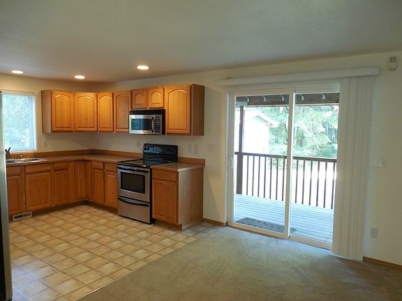 3rd image of 101 SE Eugene Ln