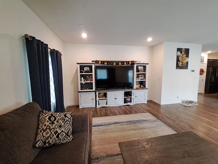 1160 Yale Dr — Photo 14