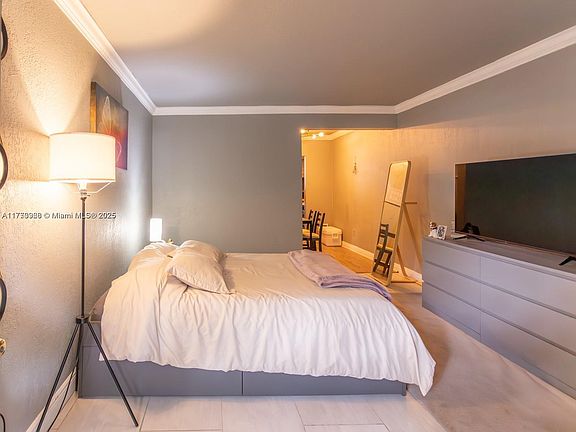 3rd image of 6930 Byron Ave #104