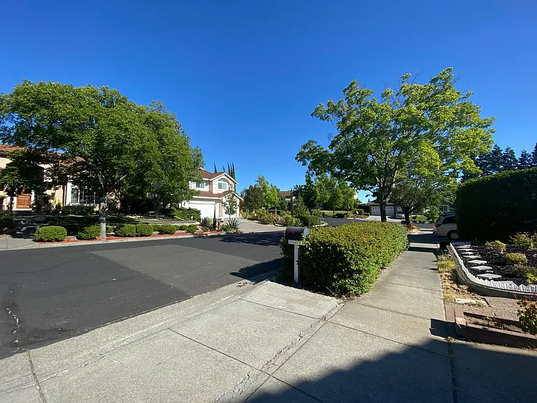 1907 Summit Dr — Photo 17