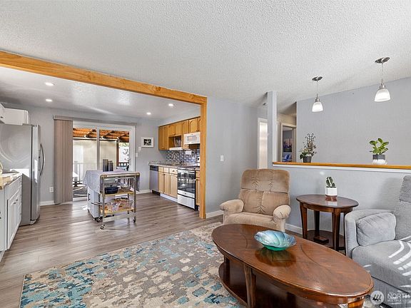 5th image of 225 Paradise Parkway