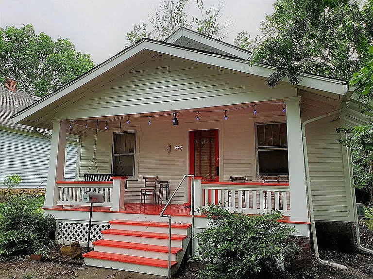 1005 Maine St — Photo 1