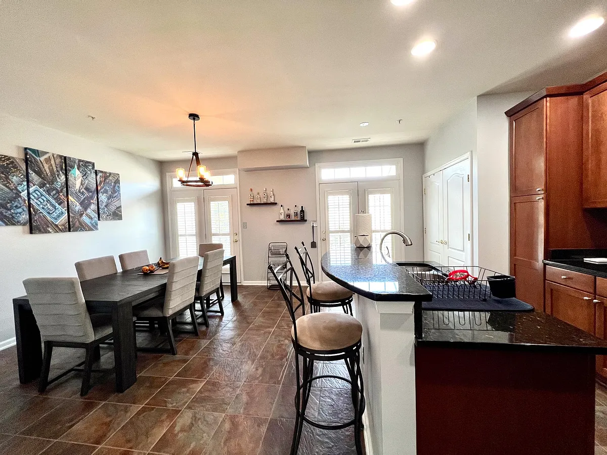 Kitchen - 7060 Little Thames Dr