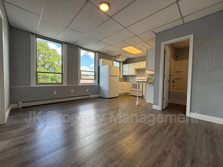 809 15th St #202 — Photo 8