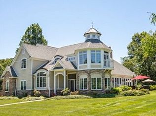 190 Lakehurst Dr, Bratenahl, OH 44108