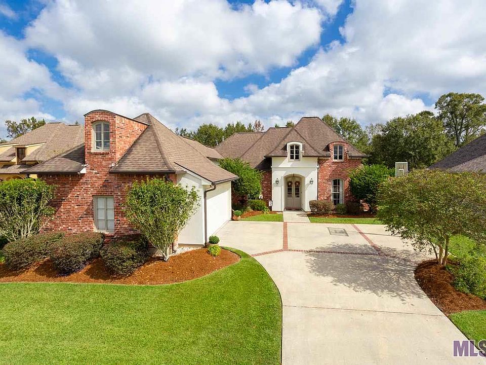 1st image of 18516 Lake Harbor Ln