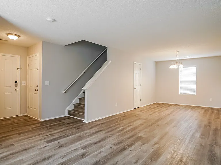 1024 Mailwood Dr — Photo 4